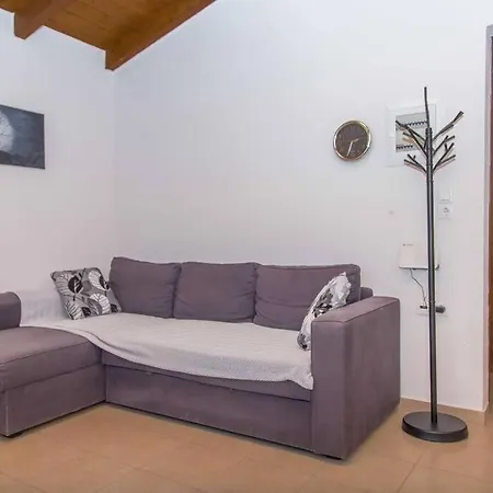 Inside The Trees Apartment *